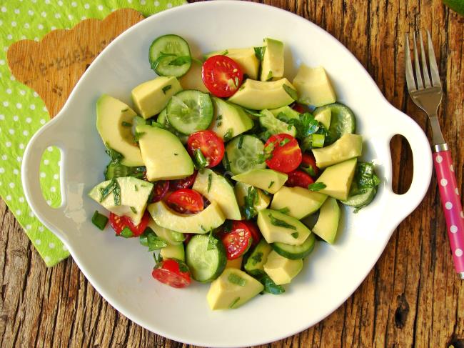 Avokado Salata